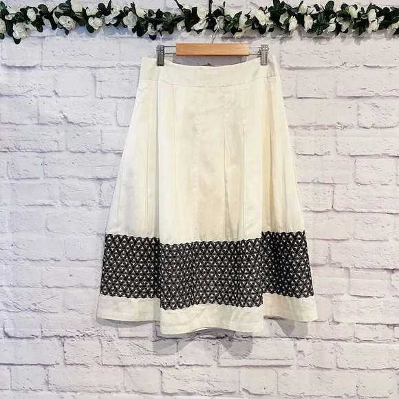 LOFT Dresses & Skirts - ANN TAYLOR LOFT Cotton Pleated Floral Embroidered Skirt Size 0 Workwear Career